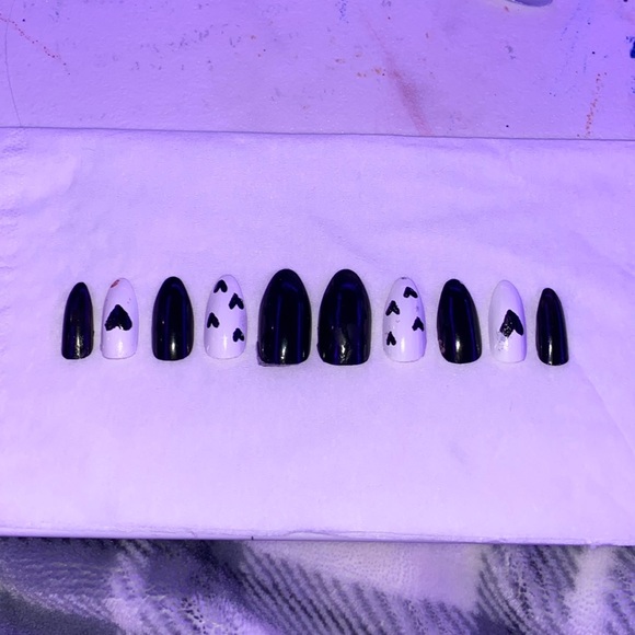 Black and white nails with heart designs. - Picture 1 of 1